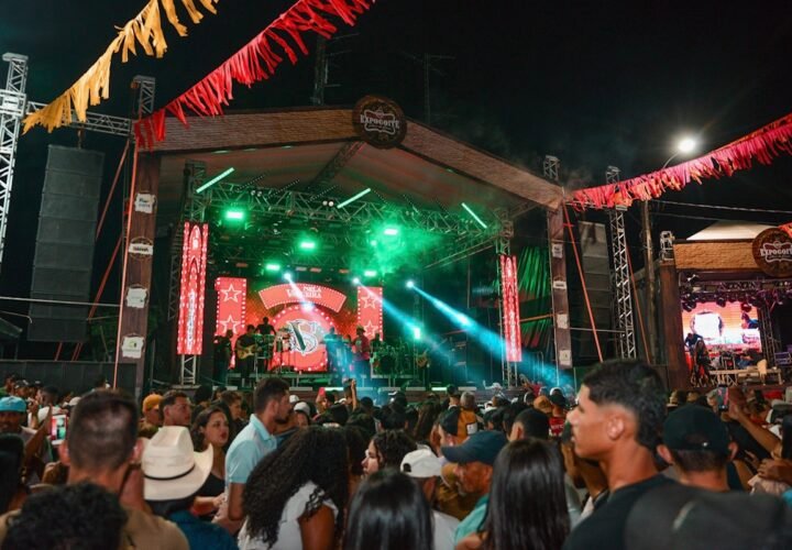 ExpoCoité 2025 atrai multidão e anima segundo dia de festa no Parque de Exposições